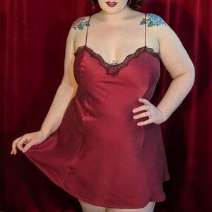 Vintage Victoria's Secret Gold Label burgundy 100% silk strappy back chemise - M